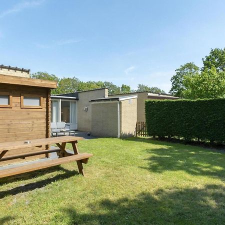 Contemporary Bungalow With Garden Sint Maartensvlotbrug 외부 사진